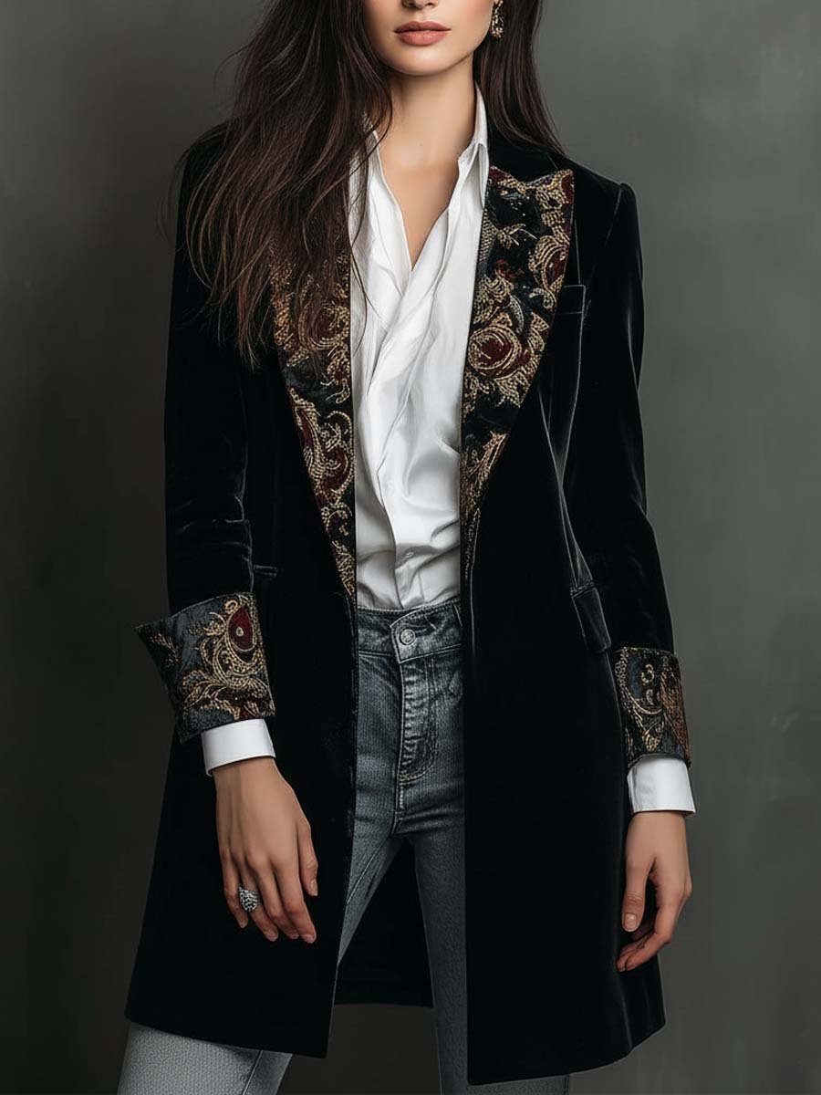 Leontina | Blazer negro entallado con estampado barroco