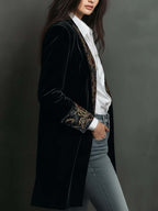 Leontina | Blazer negro entallado con estampado barroco