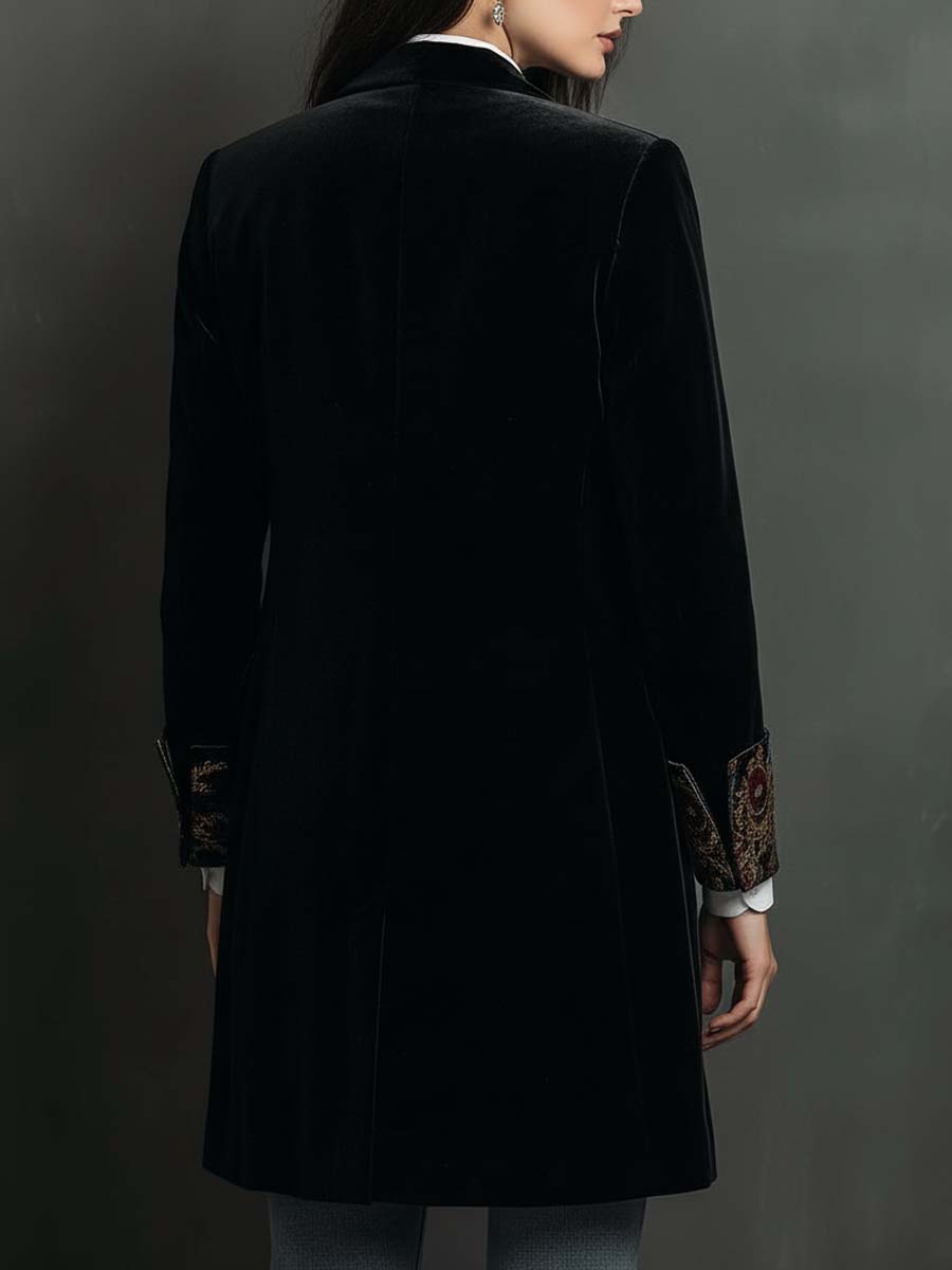 Leontina | Blazer negro entallado con estampado barroco