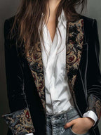 Leontina | Blazer negro entallado con estampado barroco