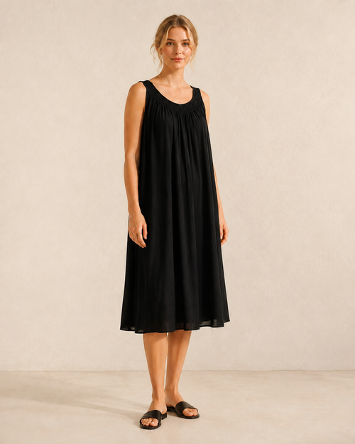 Adela · Vestido Midi Negro de Caída Fluida