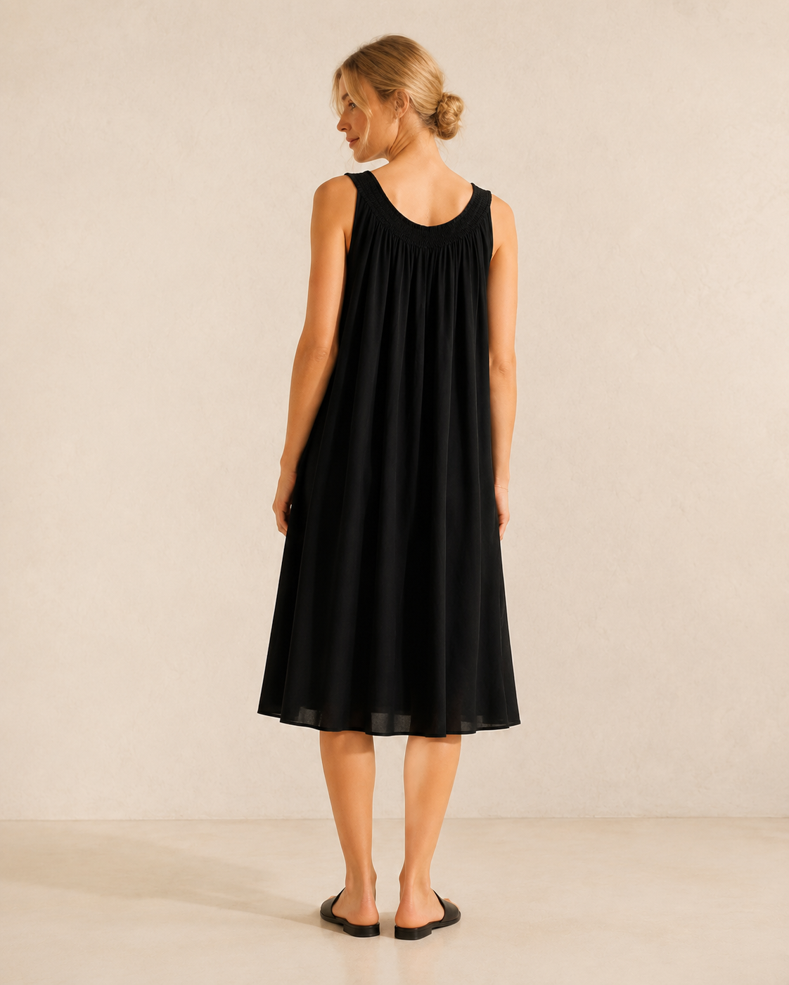 Adela · Vestido Midi Negro de Caída Fluida