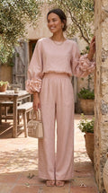 Conjunto de Top con Puños Florales y Pantalones de Pierna Ancha