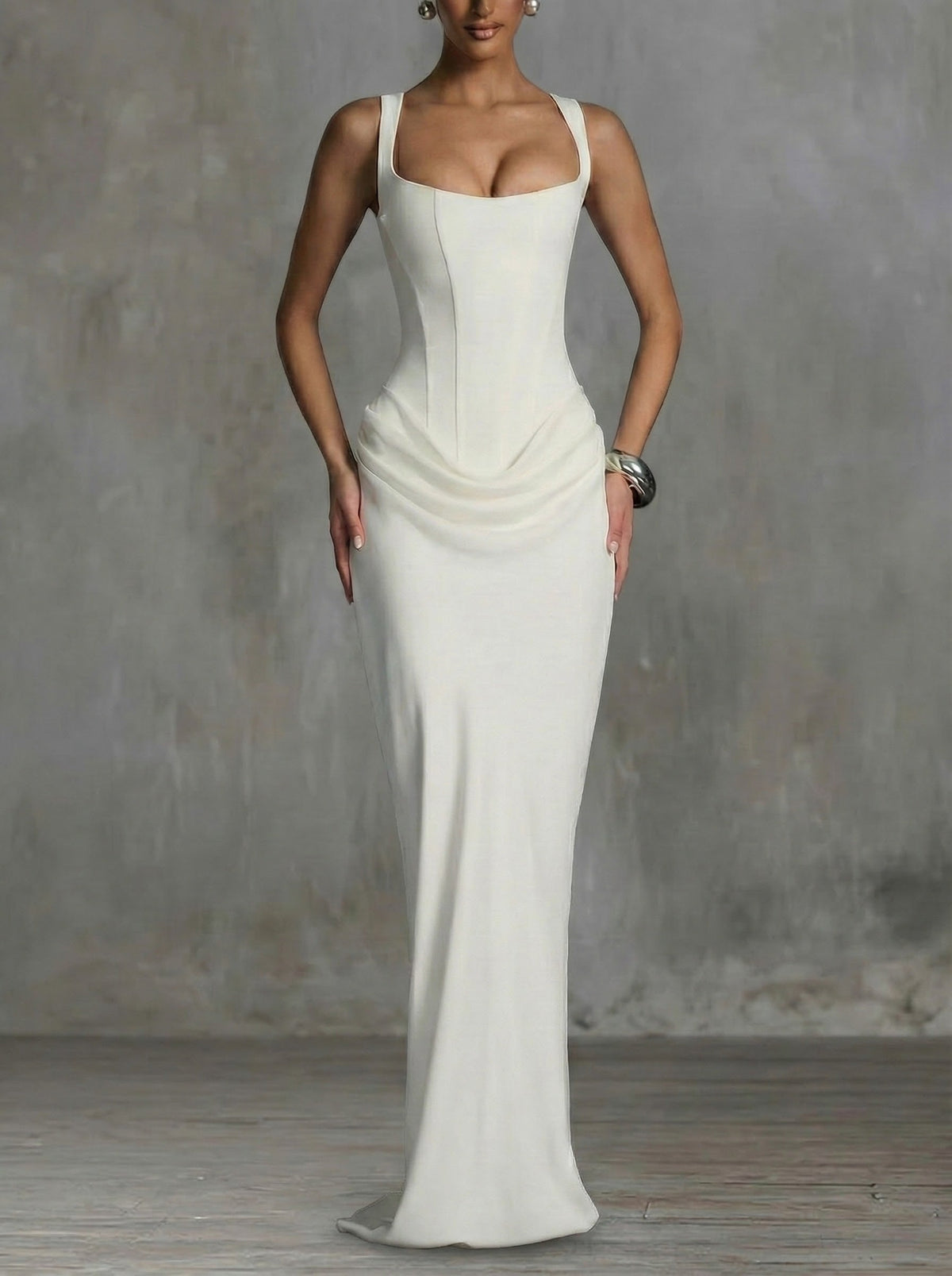 Aveline | Vestido largo satinado con escote cuadrado