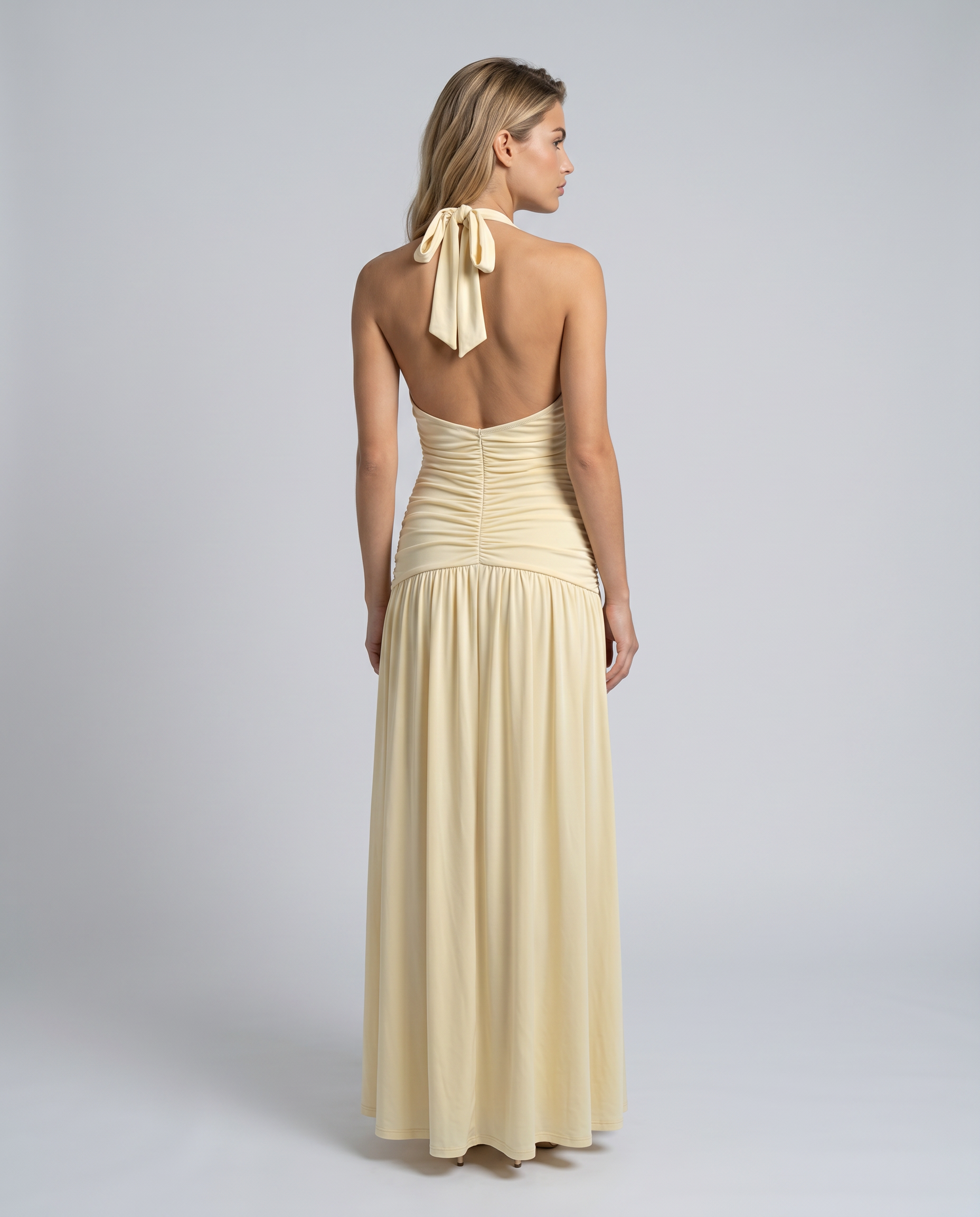 Margaret • Vestido Maxi con Cuello Halter y Corsé Fruncido