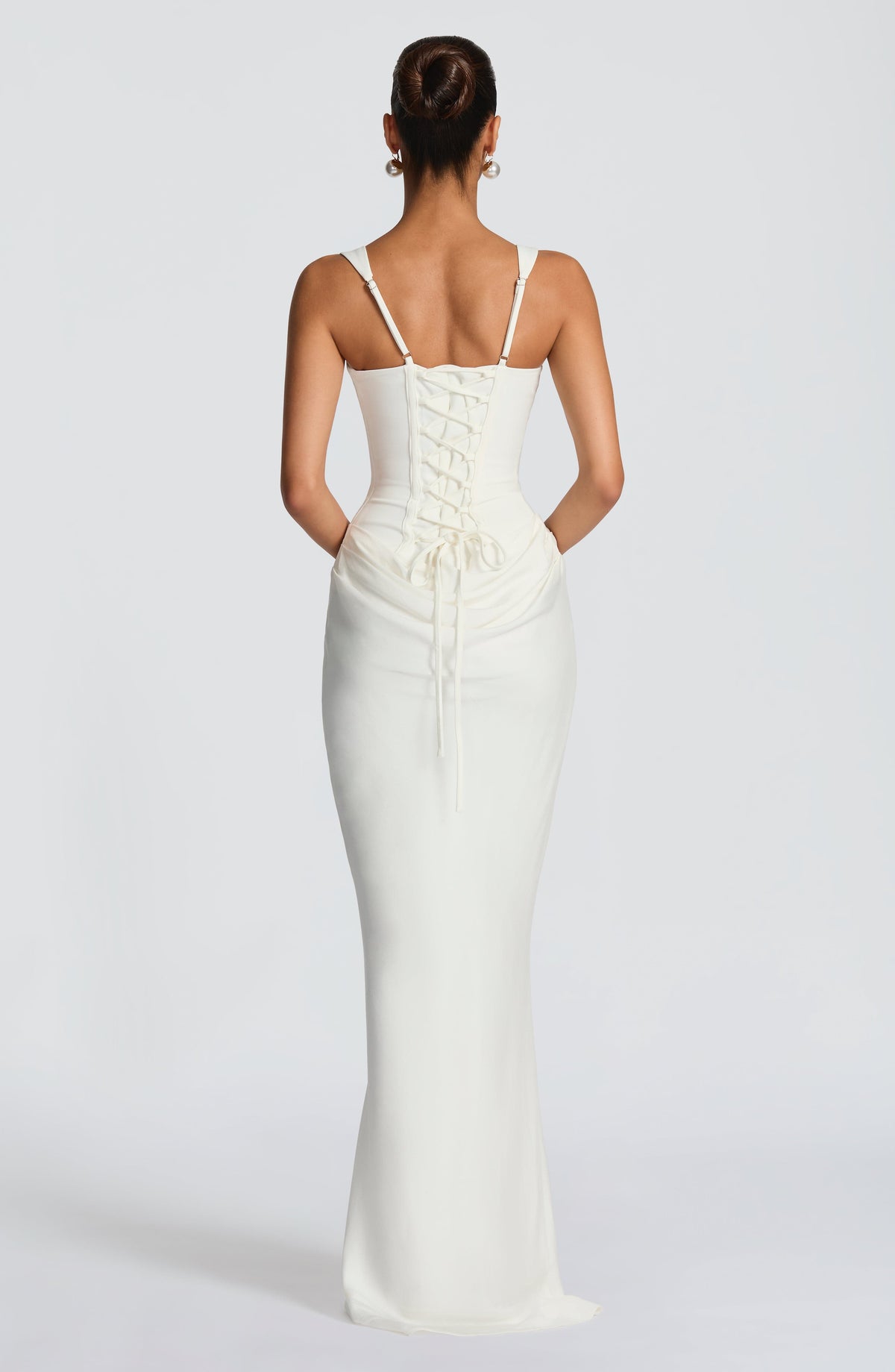 Aveline | Vestido largo satinado con escote cuadrado