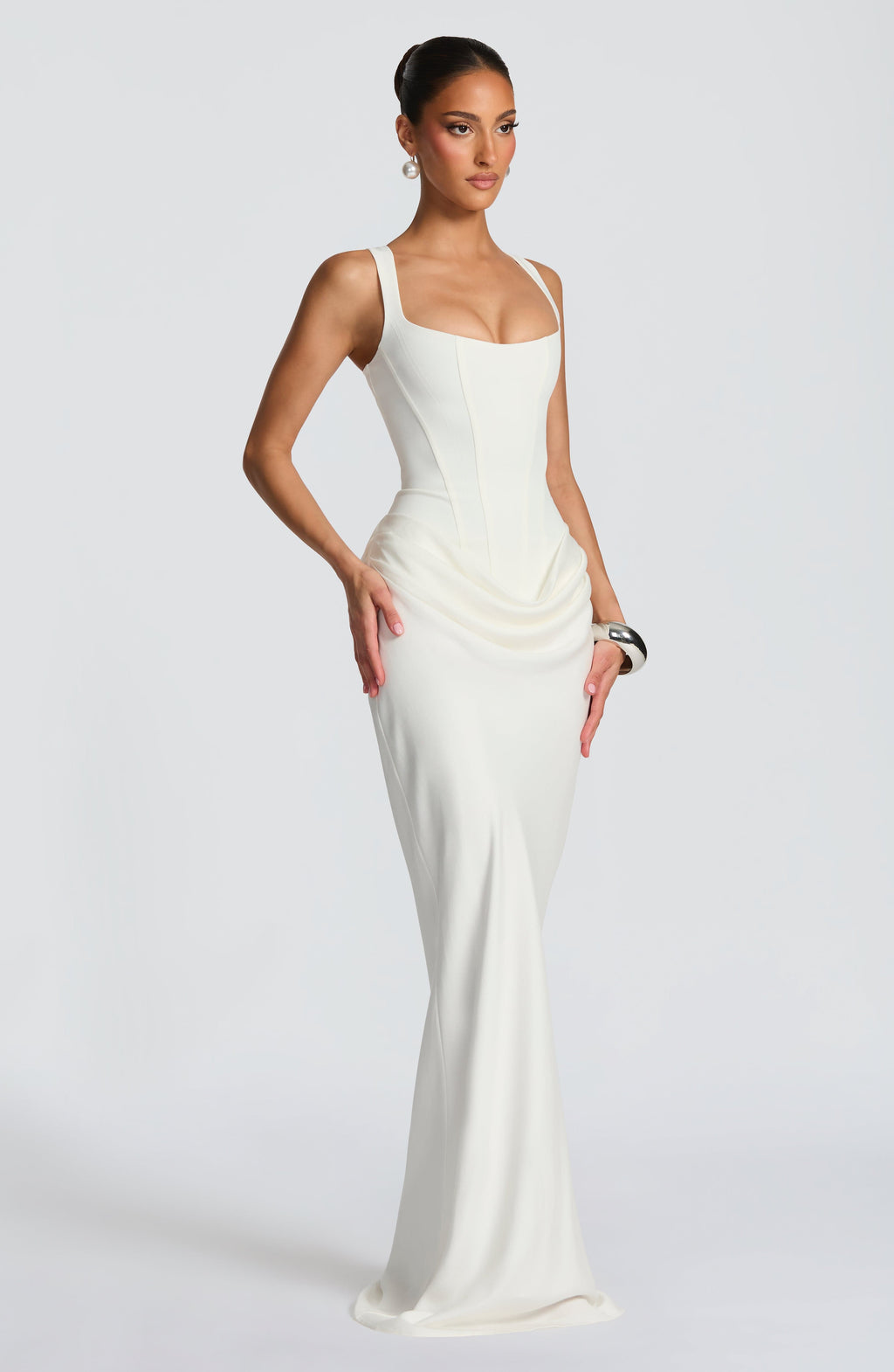 Aveline | Vestido largo satinado con escote cuadrado