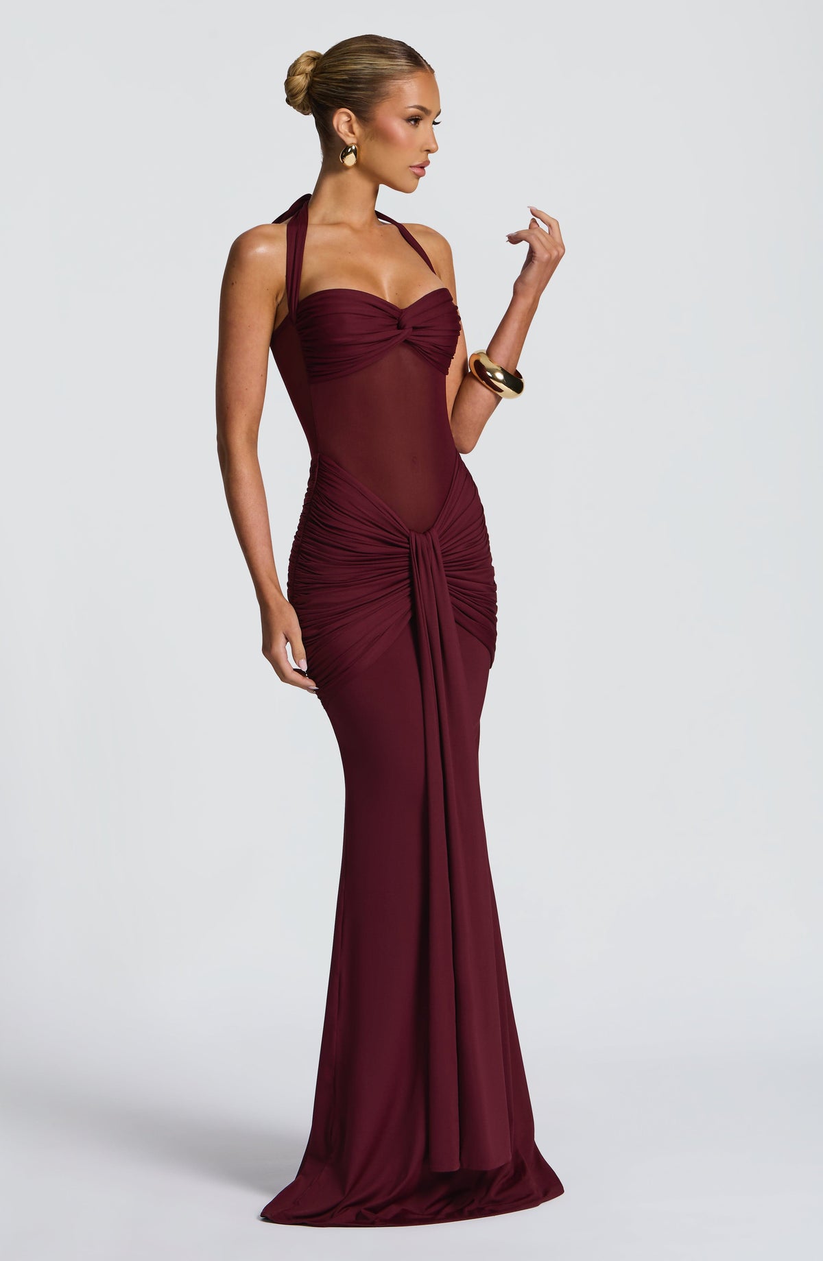 Valentina | Vestido largo con transparencias en rojo cereza